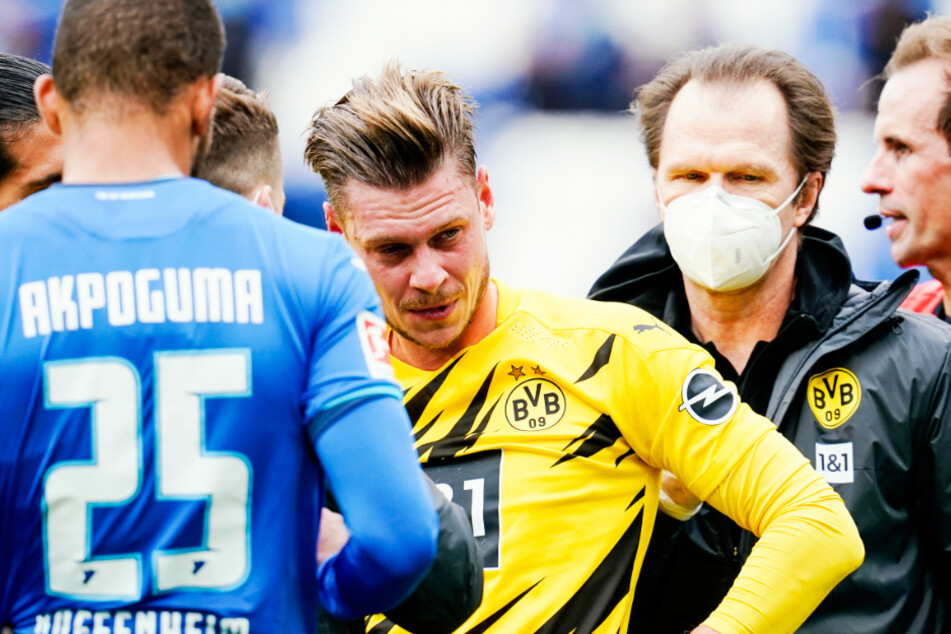 BVB-Verteidiger Lukasz Piszczek (M.) musste bereits nach 20 Minuten wegen einer Augenverletzung ausgewechselt werden.
