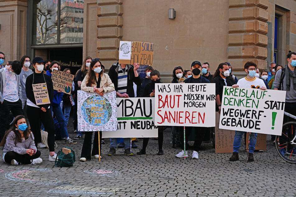 Hunderte Demonstranten versammelten sich zu Fridays For Future in Magdeburg.
