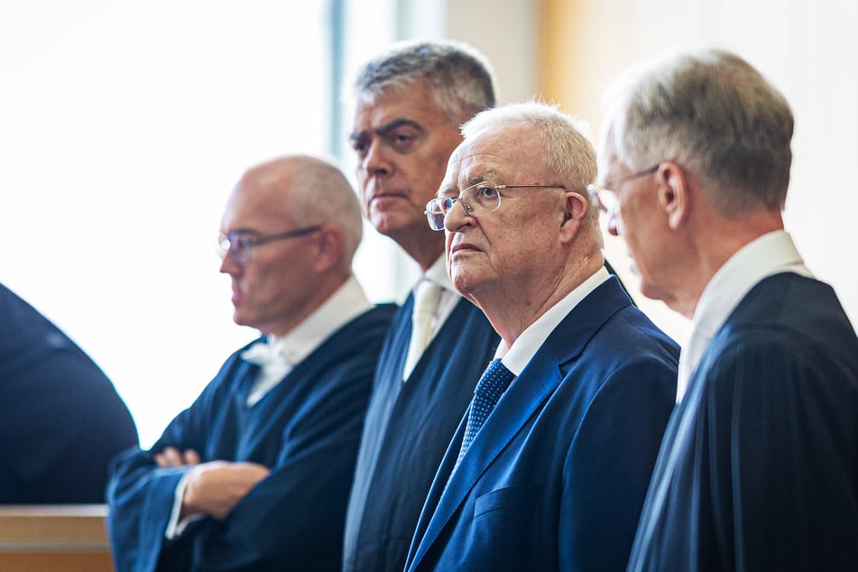 Ex-VW-Chef Martin Winterkorn (77) soll bereits seit März 2014 über die illegale Software Bescheid gewusst haben.