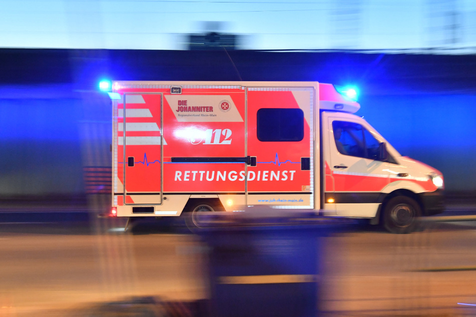 Mit einem Rettungswagen kam der Junge ins Krankenhaus (Symbolbild).