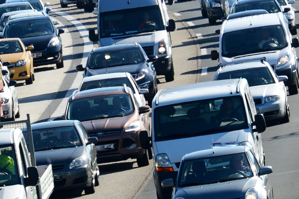Unfall A5: Schwerer Unfall, Vollsperrung und langer Stau auf der A5 in Hessen