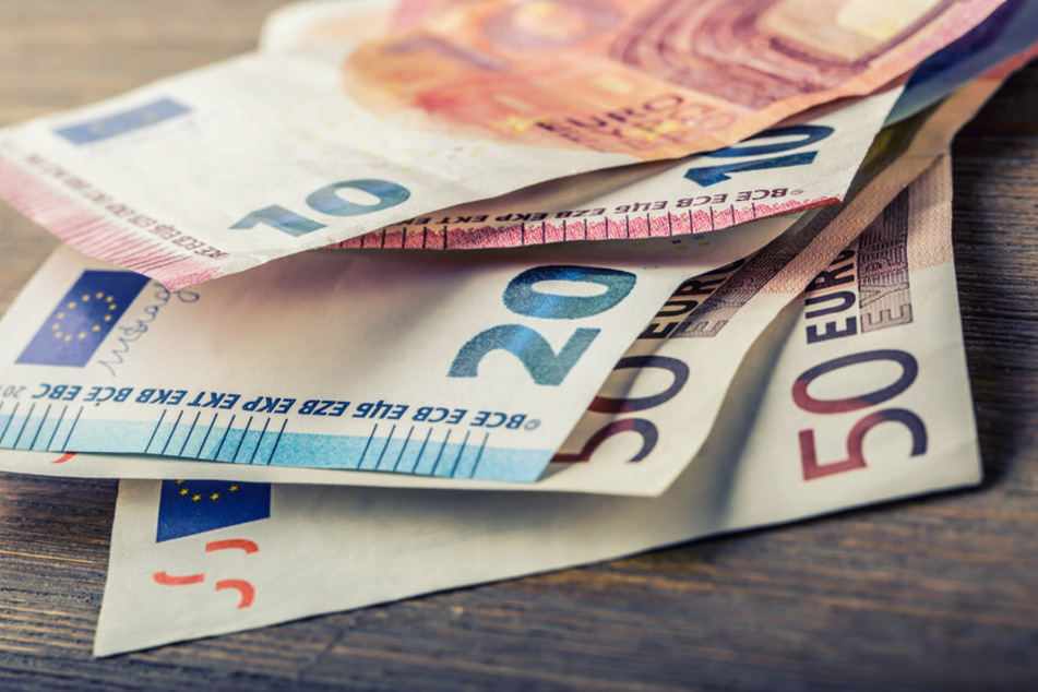 Der Junge stahl seinem Vater eine Menge Geld und wollte damit shoppen gehen. (Symbolbild)