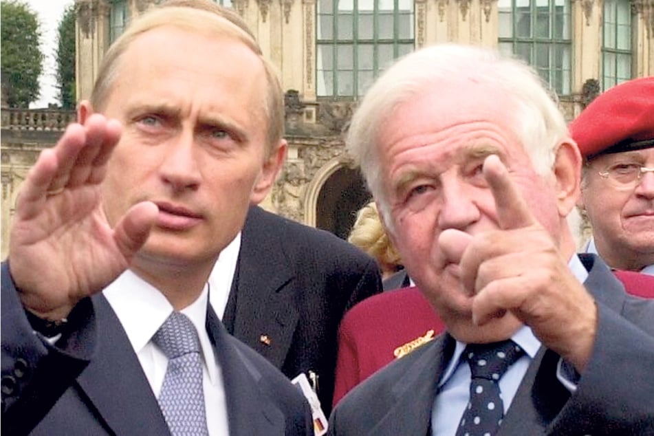 Einst gern gesehener Staatsgast: Wladimir Putin mit dem früheren Sachsen-MP Kurt Biedenkopf (†91) im Dresdner Zwinger (2001).
