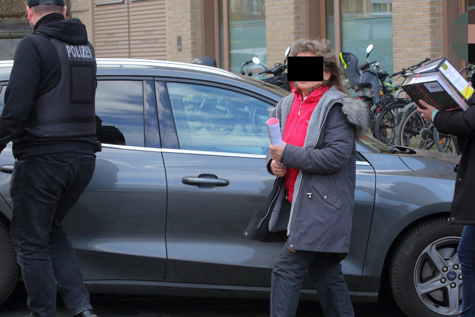 Dresden: Ärztin aus Sachsen stellte gefälschte Corona-Atteste im großen Stil aus: 66-Jährige festgenommen