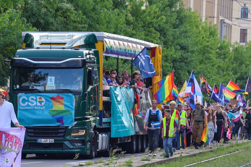 Nach Polizeiangaben waren bis zum Nachmittag keine Zwischenfälle bekannt geworden.