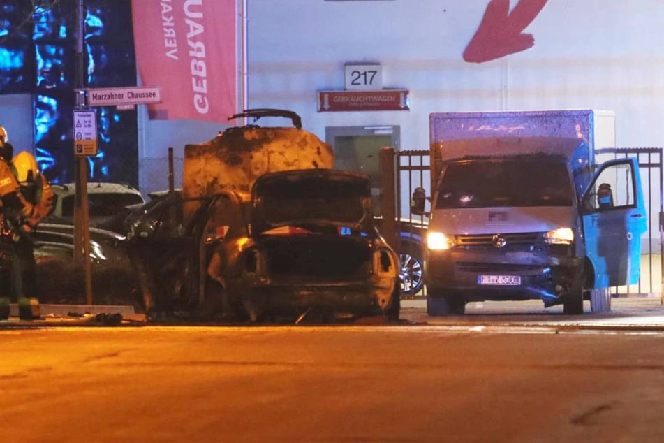 Die Tatverdächtigen sollen mehrere Schüsse auf die Fahrerkabine des gepanzerten Transporters abgegeben haben.