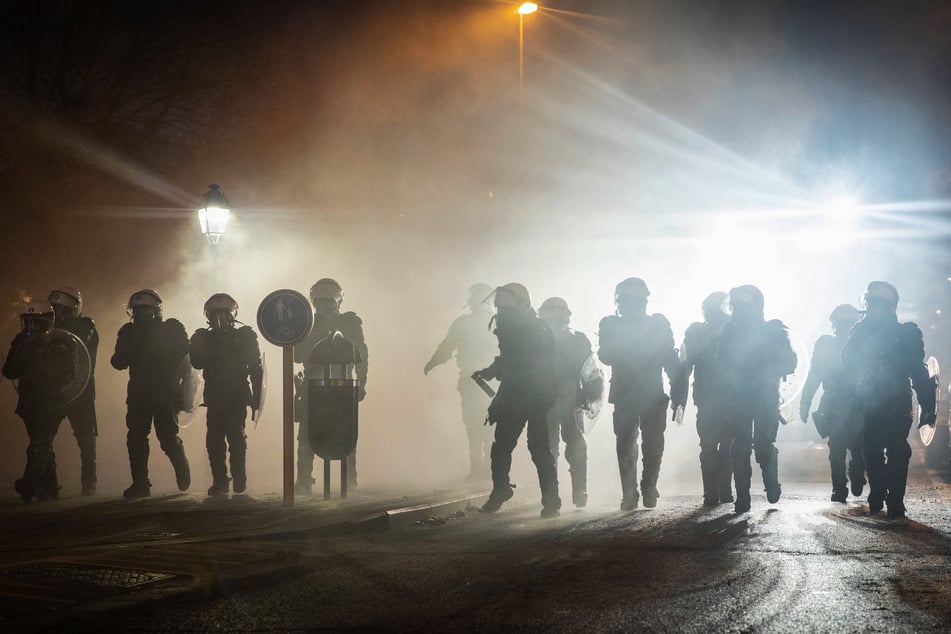 Die belgische Polizei musste in der Nacht von Freitag auf Samstag eine außer Kontrolle geratene Geburtstagsfeier auflösen. (Symbolbild)