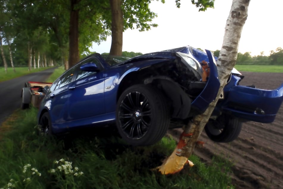 An dem Fahrzeug entstand ein Totalschaden.