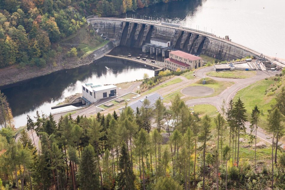 Die Talsperre Kriebstein staut den Fluss Zschopau, ist aber als Hochwasserschutz nicht ausreichend.