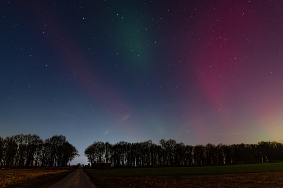 Polarlichter über Viersen: Die Nordlichter waren in der Nacht auch im Westen Deutschlands sichtbar.