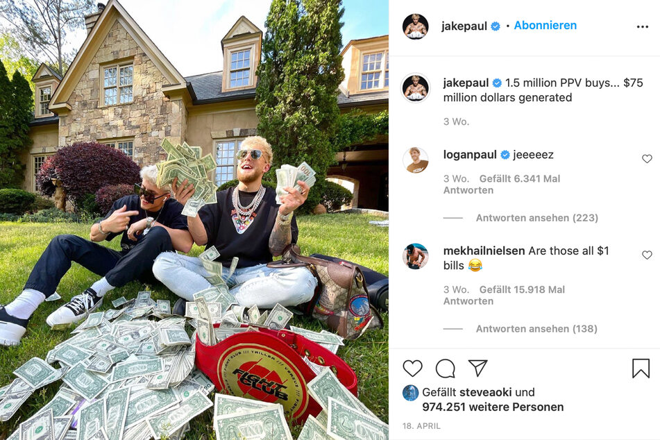 Jake Paul (24, r.) with influencer Jon Marianek (22) and a pile of $1 bills.