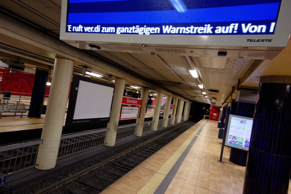 Obwohl viele Linien ausfallen, besteht für Schüler weiterhin die Schulpflicht.