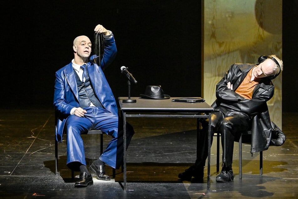 Dresden: Hier spielt die KI mit: Premiere im Kleinen Haus