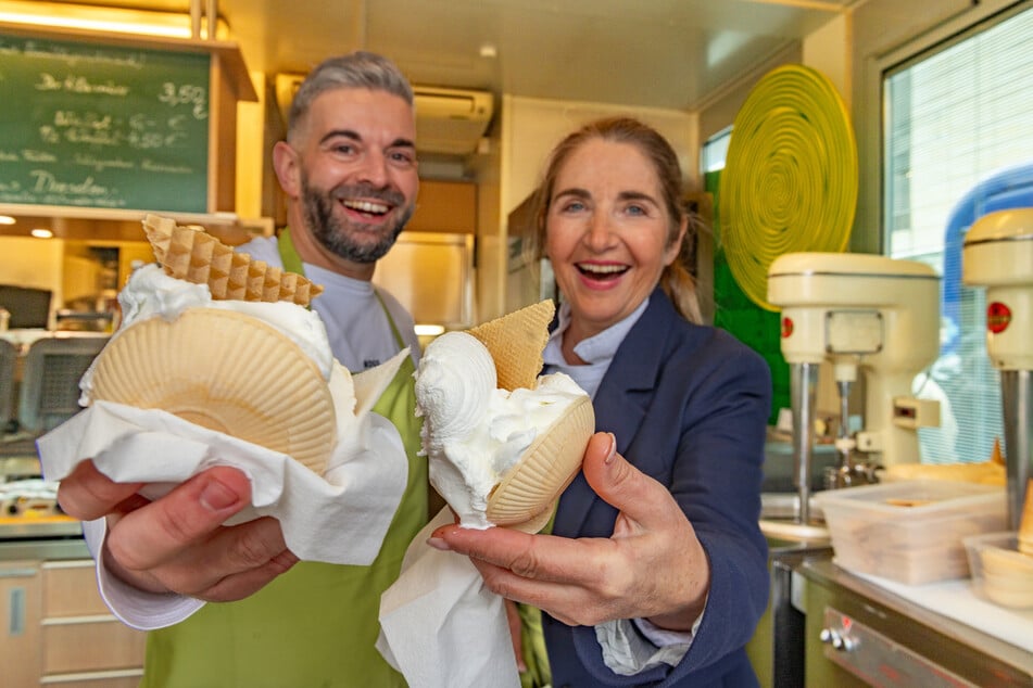 Typisch Haselbauer sind die Muschelwaffeln, gefüllt mit cremigem Milcheis.