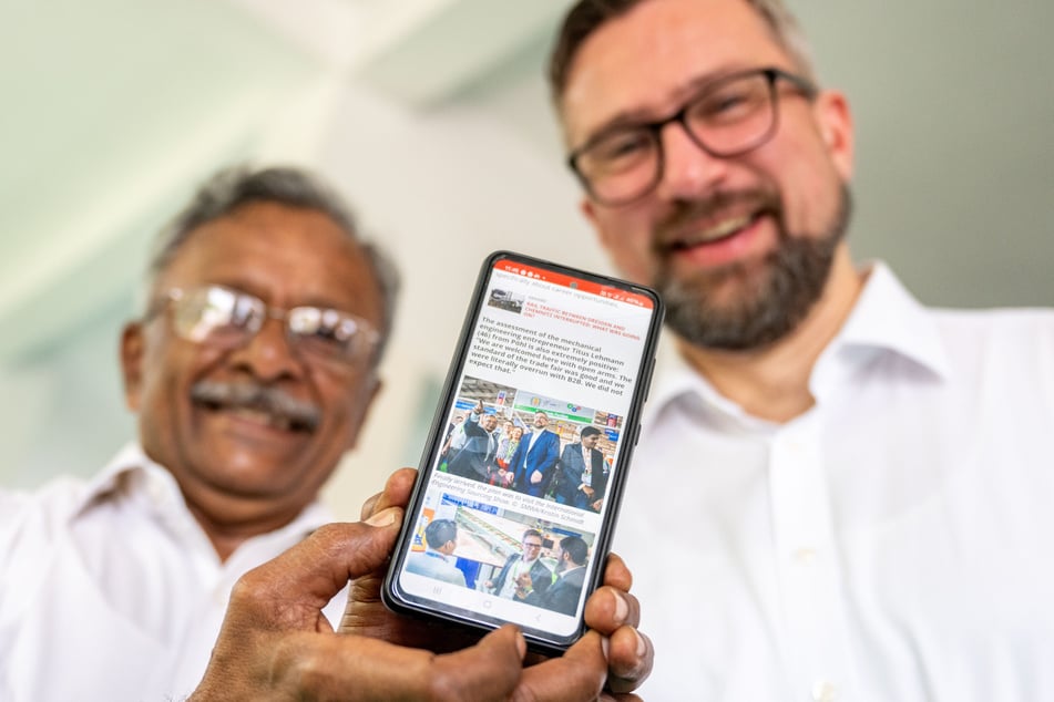 Dr. S. Chandrasekar (68) ist Direktor bei der Roots Group of Companies. Er freute sich riesig, als Wirtschaftsminister Martin Dulig (50, SPD) ihm zeigte, wie TAG24 in Deutschland über den Besuch der Delegation in Indien berichtet.