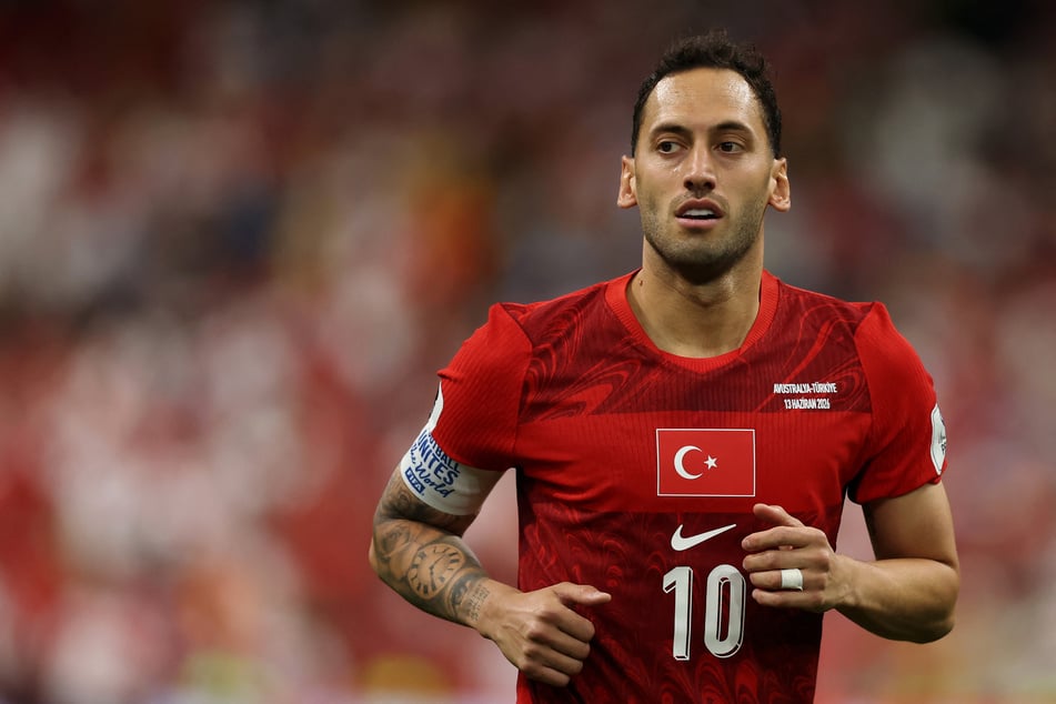 Hakan Çalhanoğlu (32) zeigte sich nach dem WM-Aus mit der türkischen Nationalmannschaft sichtlich enttäuscht.