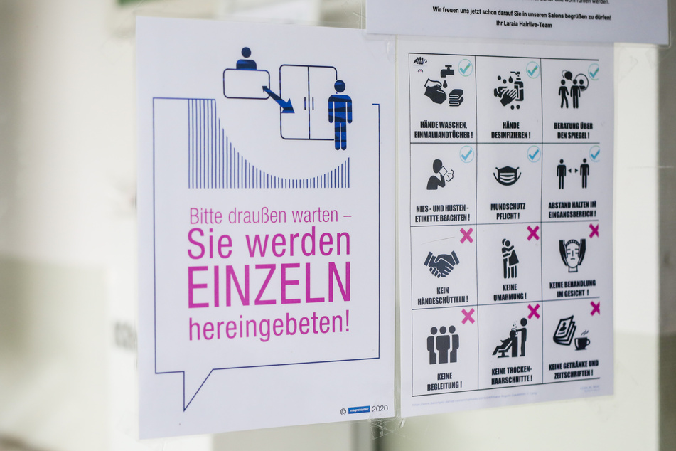 Ab Montag dürfen Friseursalons ihre Kunden und Kundinnen wieder bedienen (Symbolbild).