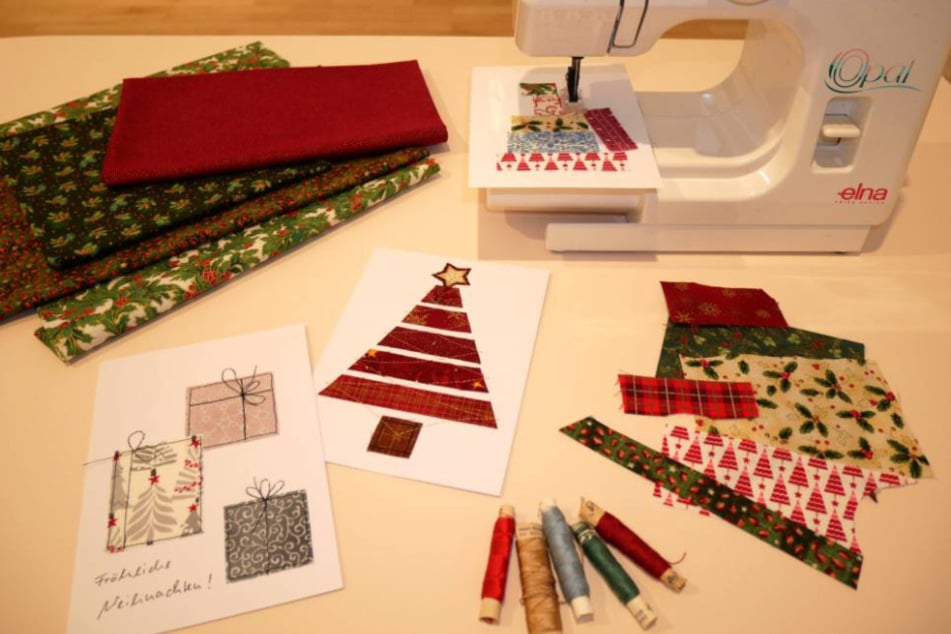 Weihnachtskarten mit Weihnachtsstoffen.