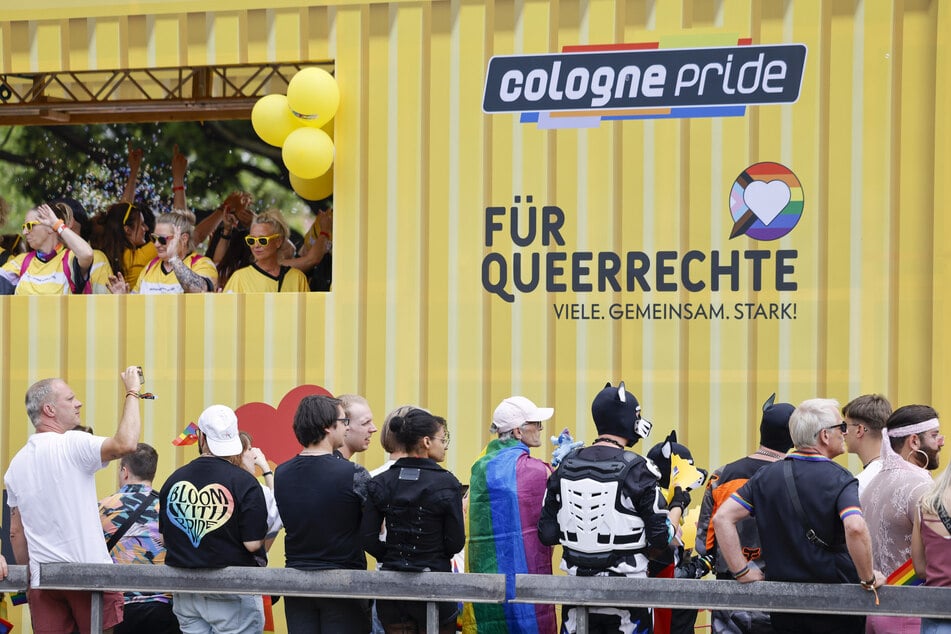 Unter dem Slogan "Für Queerrechte. Viele. Gemeinsam. Stark." setzte der ColognePride auch 2026 ein deutliches politisches Zeichen für Sichtbarkeit und Zusammenhalt.