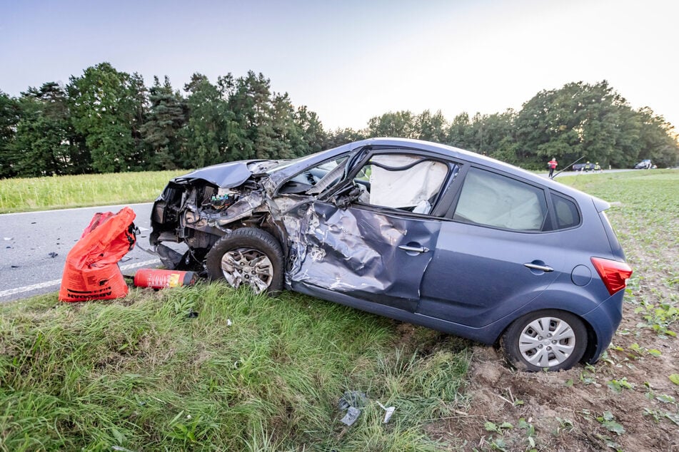 Auswirkungen des Aufpralls sind am Hyundai ix20 sichtbar.