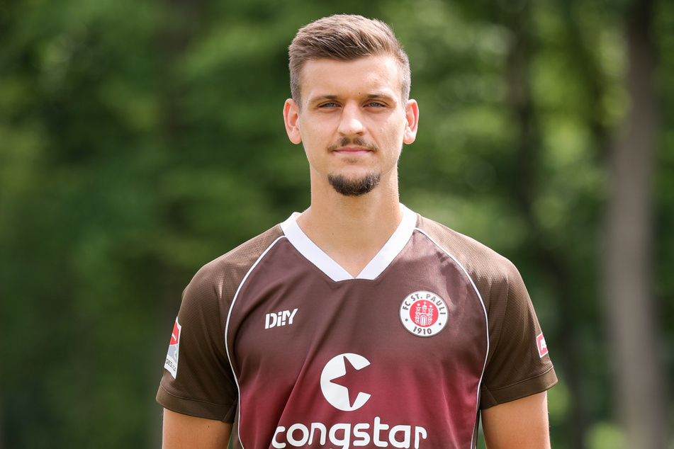 Der FC St. Pauli will mit seinem dienstältesten Profi verlängern: Adam Dzwigala (28) soll über den Sommer hinaus am Millerntor bleiben.