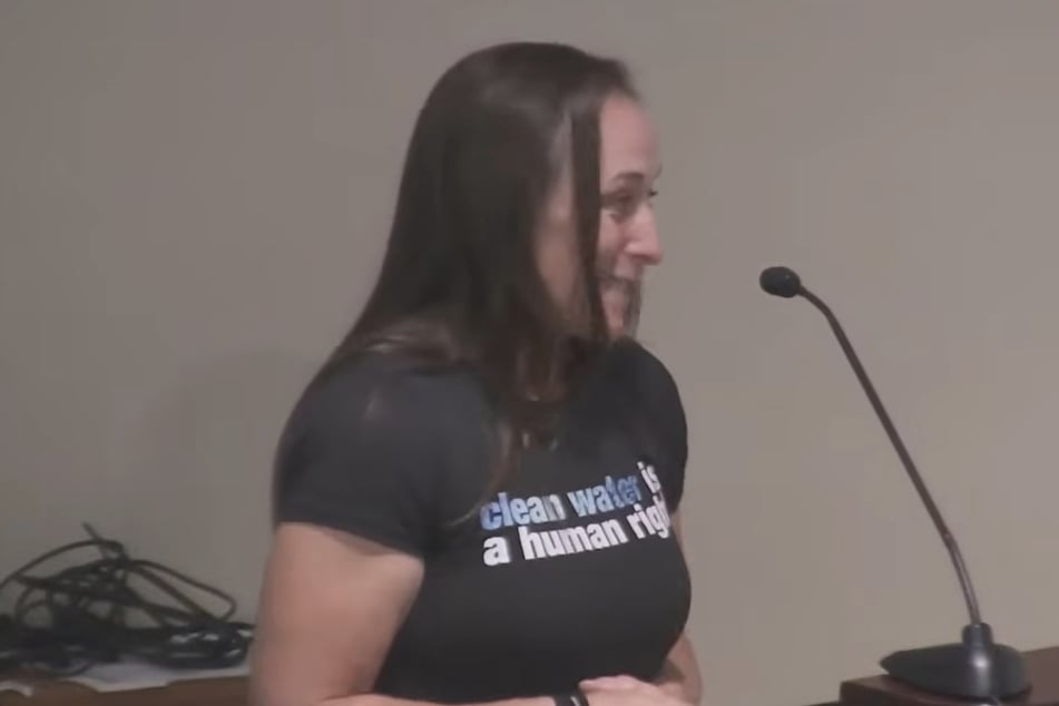 Mit einer ungewöhnlichen Aktion wollte Meghan Perry auf mögliche Umweltgefahren aufmerksam machen.