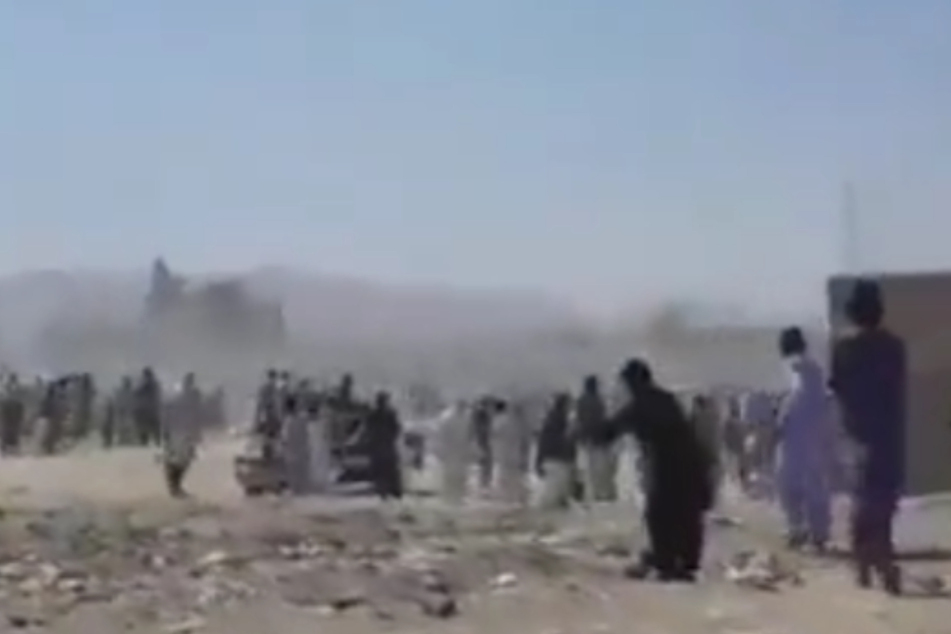 Terrorist sprengt sich in die Luft: 54 Tote nach Anschlag bei Moschee