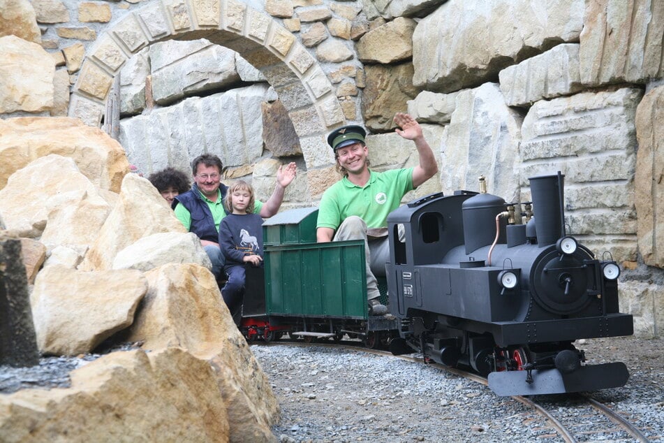 Die erste Minibergbahn Deutschlands fährt durch die "Kleine Sächsische Schweiz" von Dorf Wehlen.