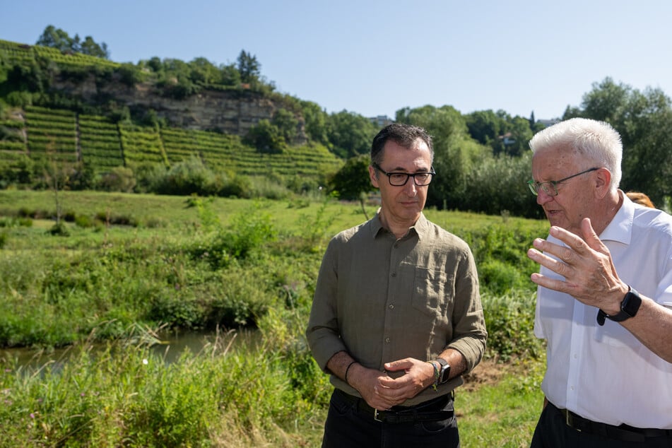 Zwei grüne Urgesteine unter sich: Cem Özdemir (58, l.) und Baden-Württembergs Ministerpräsident Winfried Kretschmann (76, r.) schätzen und mögen sich.