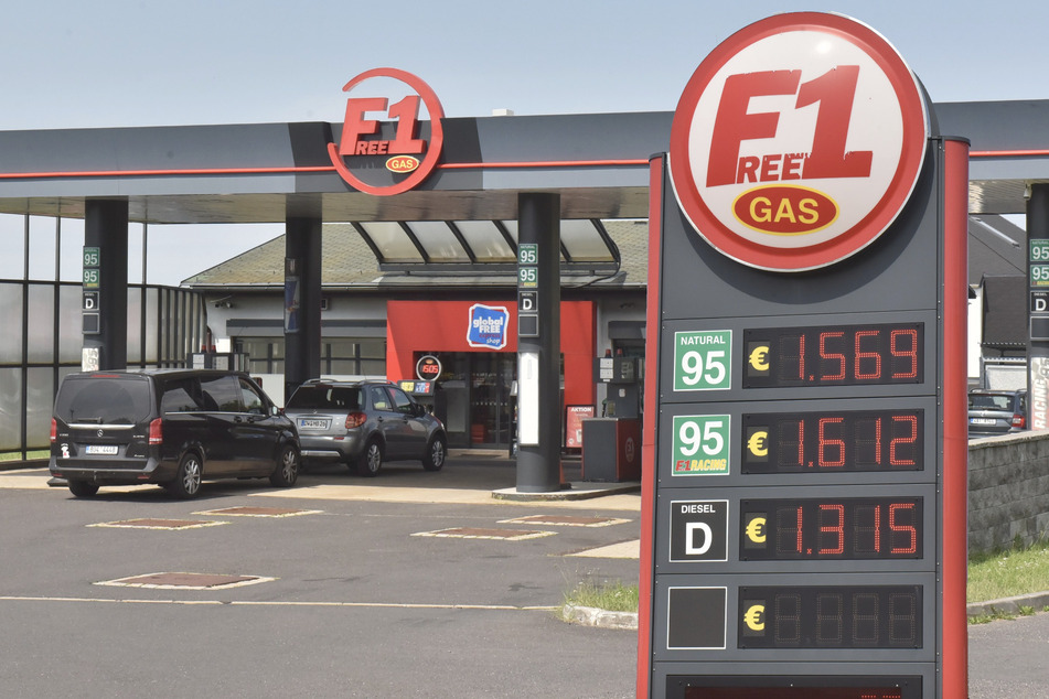 Auch die F1-Tankstelle in Cinovec ist bei Sachsen beliebt.