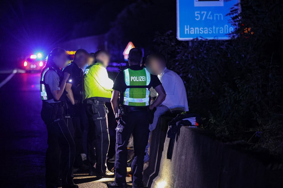 Die Polizei hat nach dem schweren Unfall in Wuppertal Ermittlungen zu Ursache und Hergang aufgenommen.