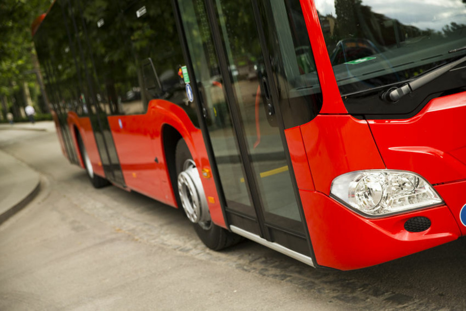 Ein Bus hat einen Elfjährigen erfasst. (Symbolbild)