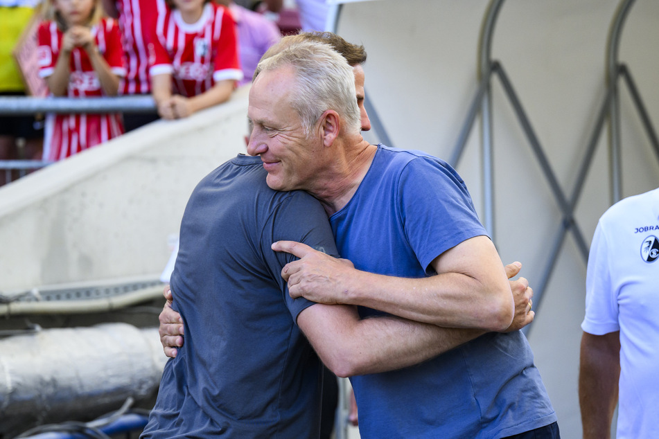 Sie verstehen sich: Freiburgs Trainer Christian Streich (58, r.) hat viel Wertschätzung für seinen Stuttgarter Kollegen Sebastian Hoeneß übrig.
