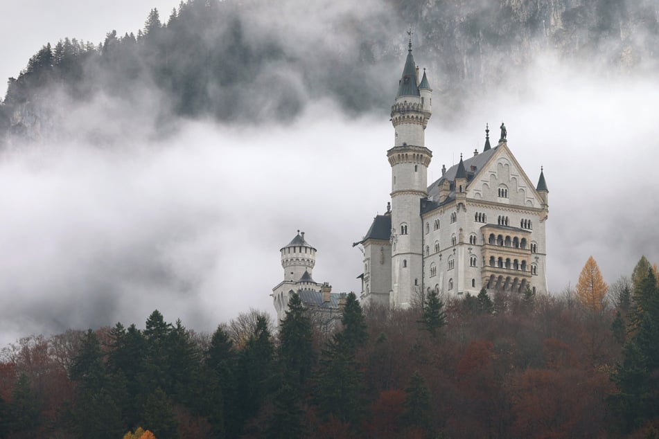 Das Schloss Neuschwanstein ist einer der Touristen-Magneten in Bayern.