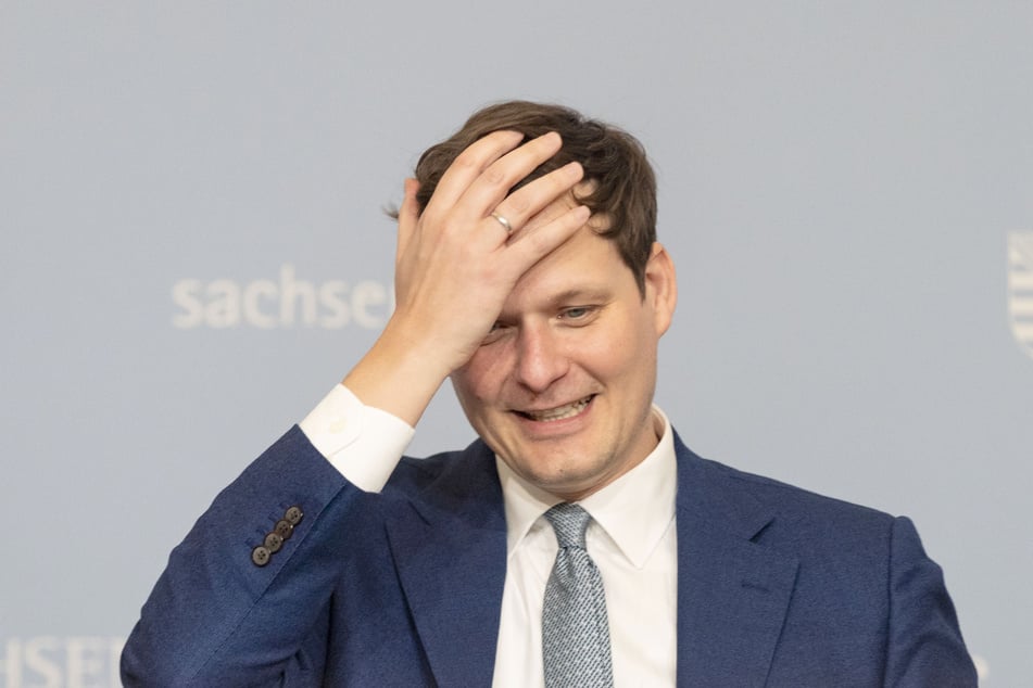 Sachsens Kultusminister Conrad Clemens (42, CDU) droht weiterer Ärger.