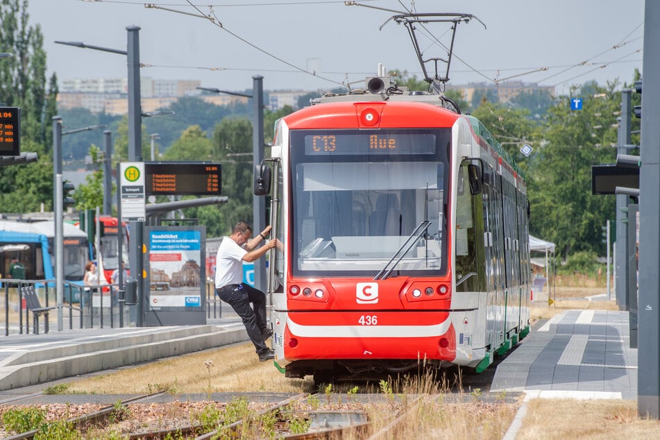 Nach einer Drohaktion in der City-Bahn-Linie C13 landete ein Mann (26) im Knast. (Archivfoto)