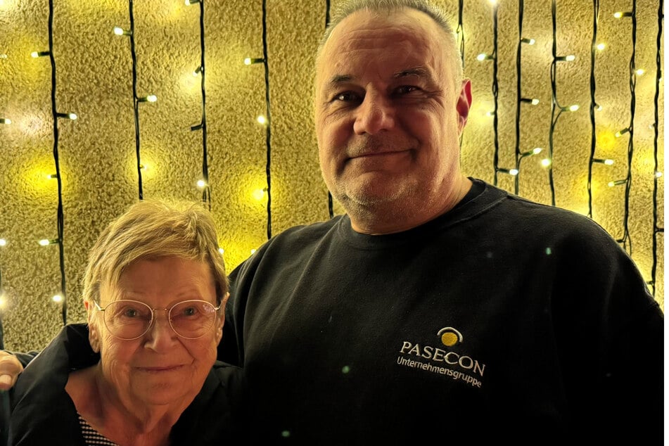 Daniel Schneider (51, r.) erfüllte seiner Mutter Renate (78) ihren "letzten Wunsch".