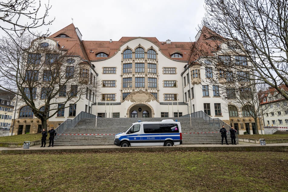 Bereits im vergangenen Jahr war eine Bombendrohung am Erfurter Gutenberg-Gymnasium eingegangen. (Archivbild)