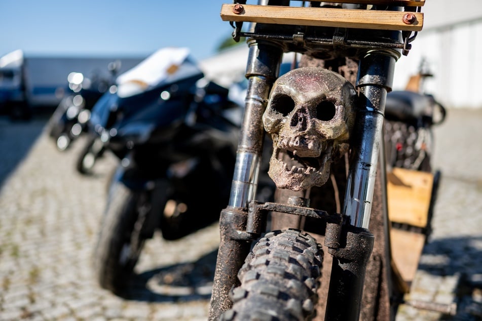 Bei der Razzia wurden mehrere Motorräder des Clubs beschlagnahmt.