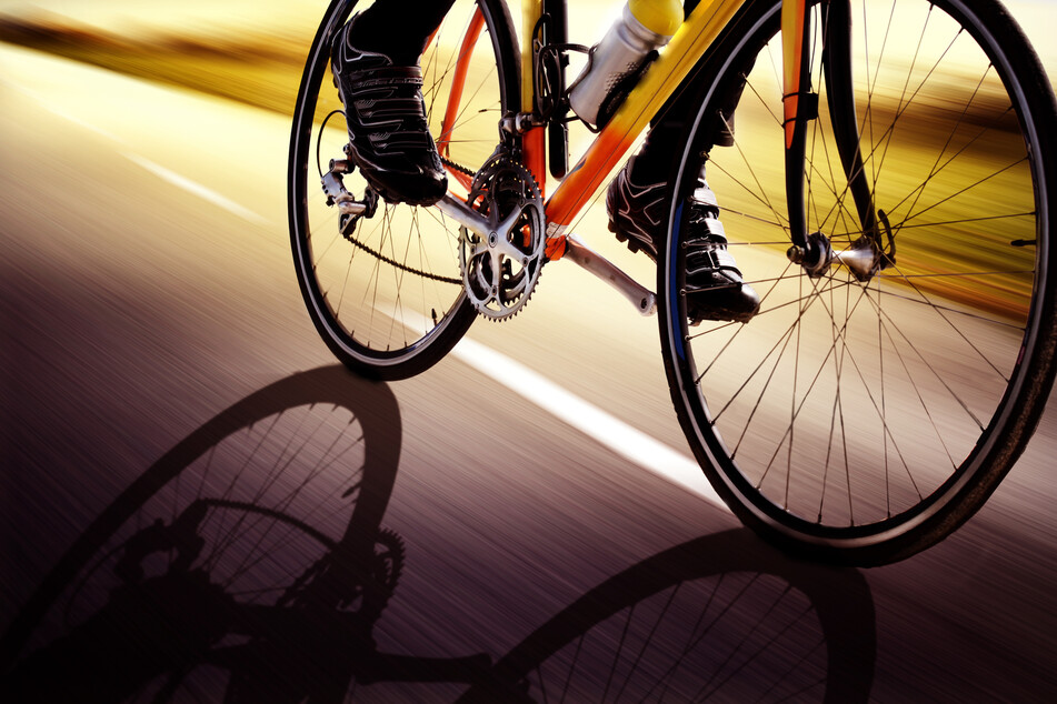 Am Sonntagnachmittag wurde ein Rennradfahrer bei einem Crash in Chemnitz schwer verletzt (Symbolbild).