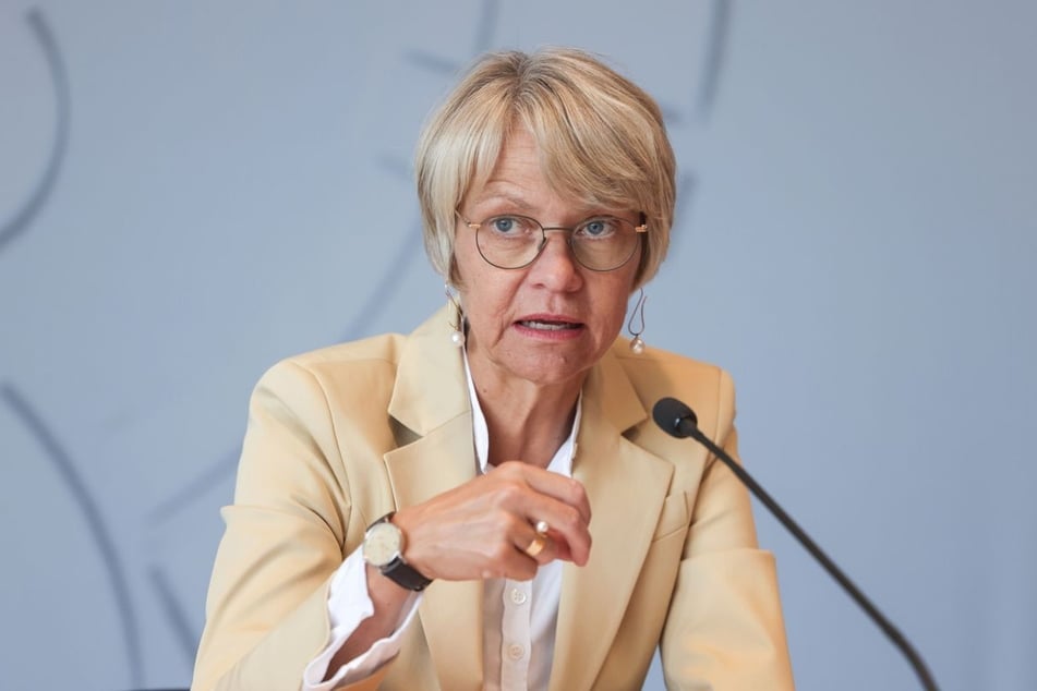 CDU-Politikerin Dorothee Feller (59) ist seit dem 29. Juni 2022 Ministerin für Schule und Bildung des Landes Nordrhein-Westfalen.
