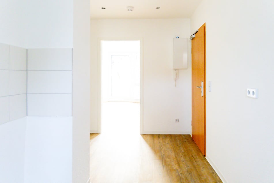 Küche mit Blick in den Flur