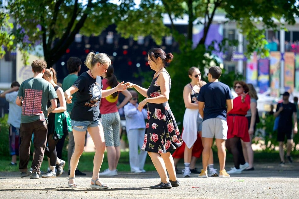 Sonne, gute Laune und fröhliche Stimmung beim Kosmos-Festival.