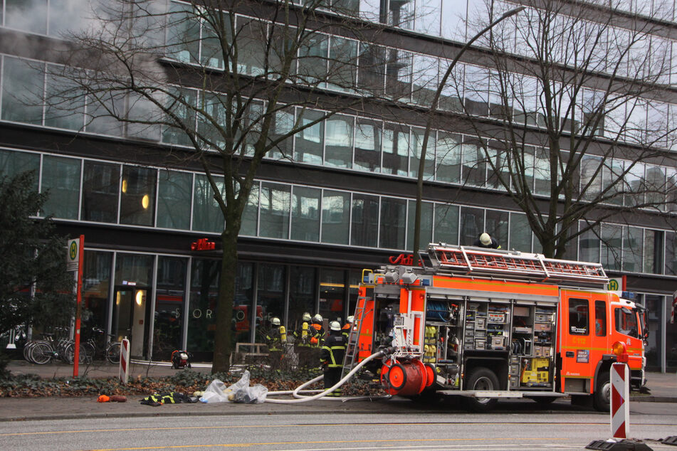 Hamburg: Feuer in der Sauna: Hotel in Hamburger Innenstadt evakuiert!