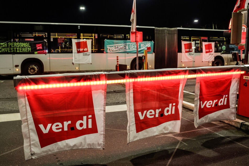 Busse und Bahnen in NRW stehen zu Wochenbeginn schon wieder still