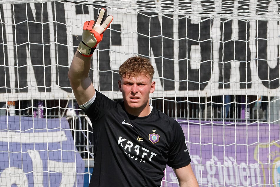 Feiert Max Uhlig (19) nach seiner Schulterverletzung am Sonntag sein Comeback im Aue-Tor?