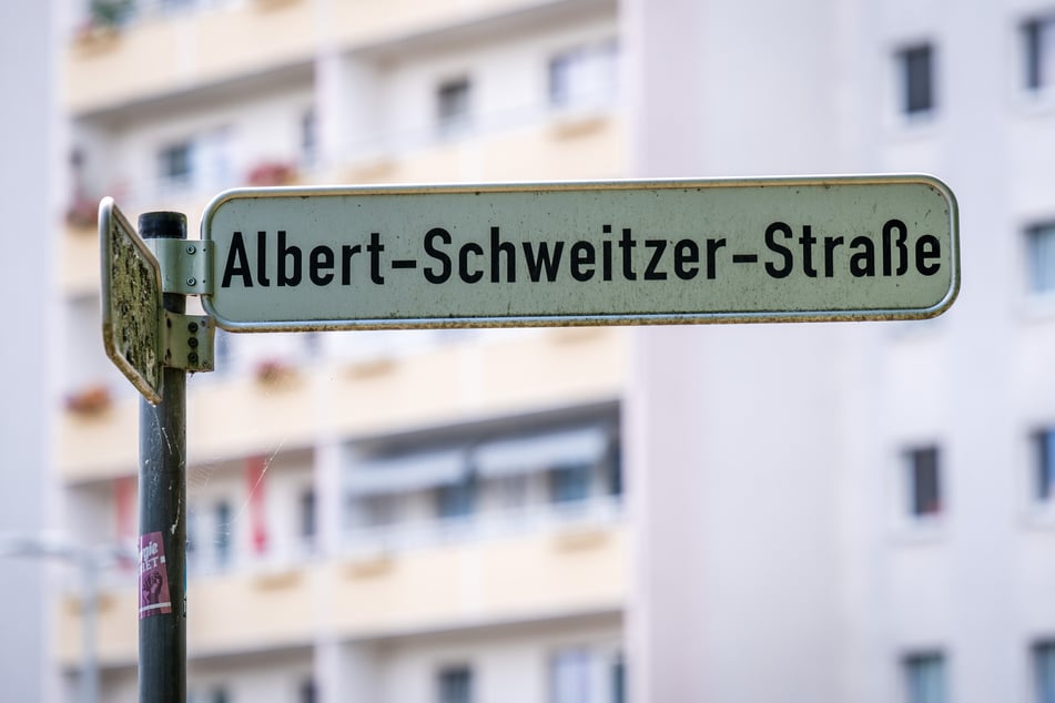 In der Albert-Schweitzer-Straße wurde auf drei Personen geschossen.
