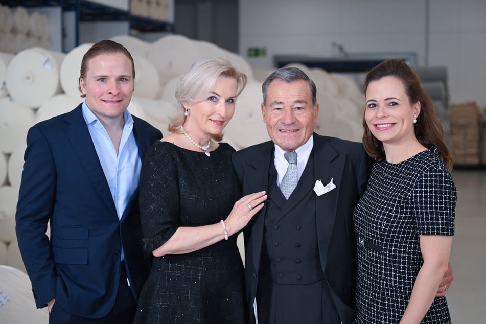 Wolfgang Grupp Junior (l.) und Bonita Grupp (r.) führen mittlerweile das Familienunternehmen Trigema.