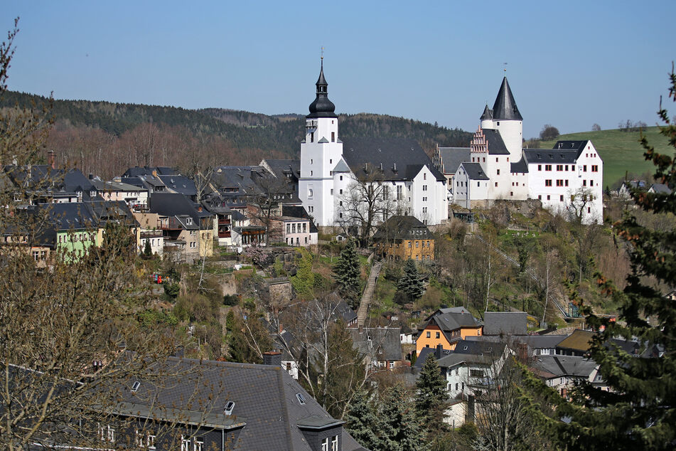 Bei einem Rundgang mit dem Nachtwächter könnt Ihr heute die Bergstadt Schwarzenberg kennenlernen.