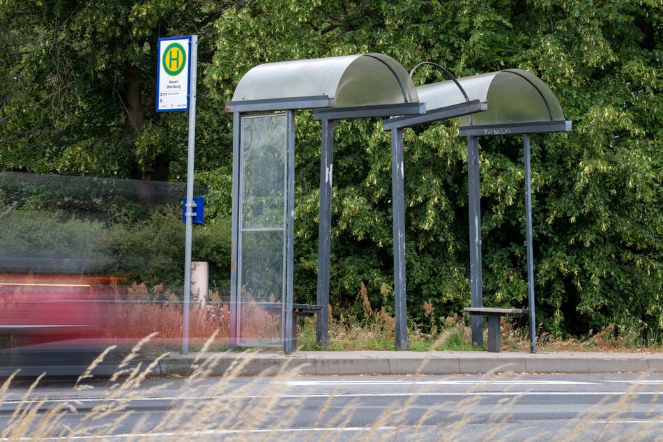 Messerangriff im Bus: Polizei nimmt 19-jährigen Tatverdächtigen fest